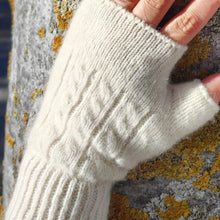 Bohepe Fingerless Mittens