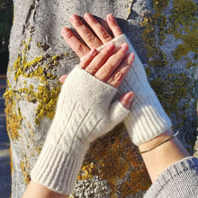 Bohepe Fingerless Mittens